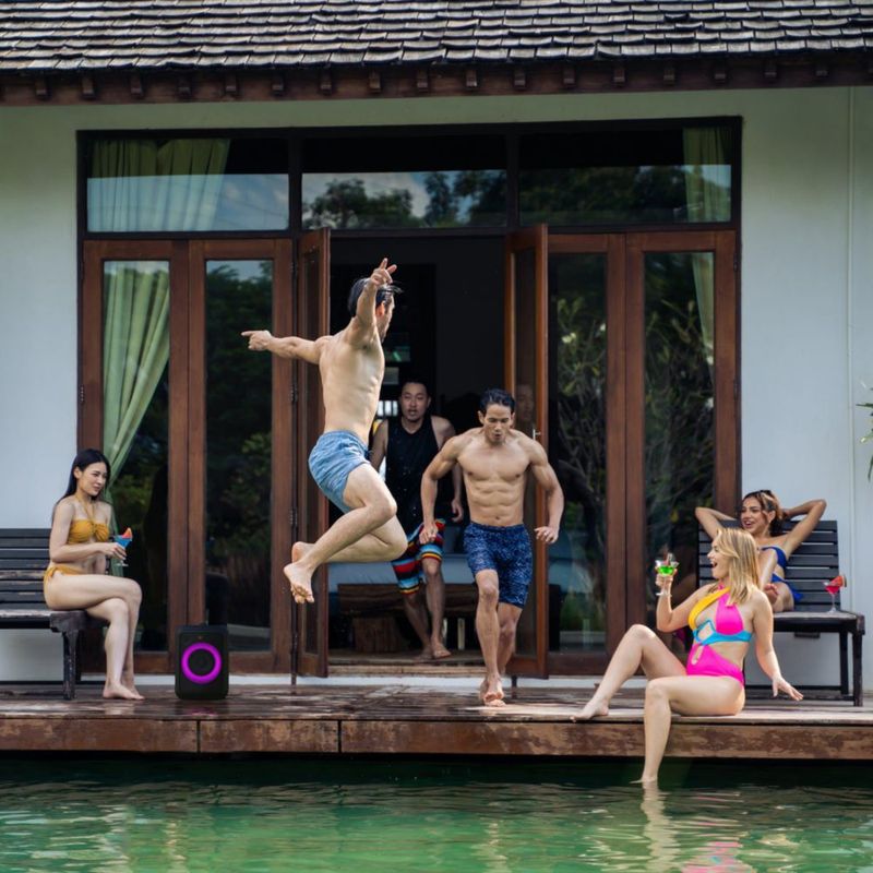 GIG-XL-Beside-Pool-House-Party_2000x2000