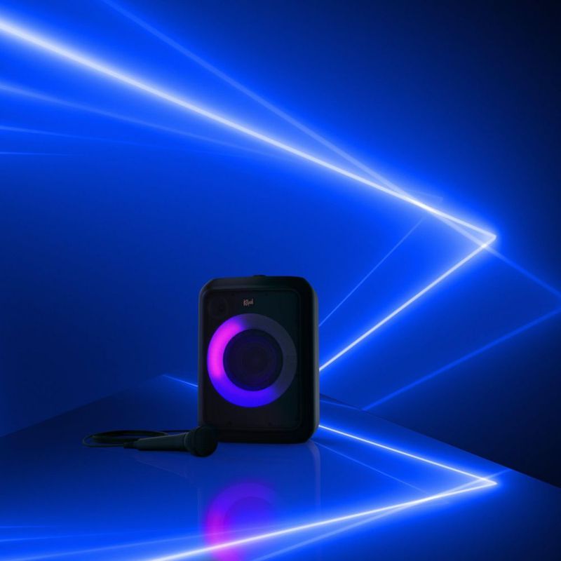 GIG-XL-in-Blue-Laser-Light-Room_2000x2000
