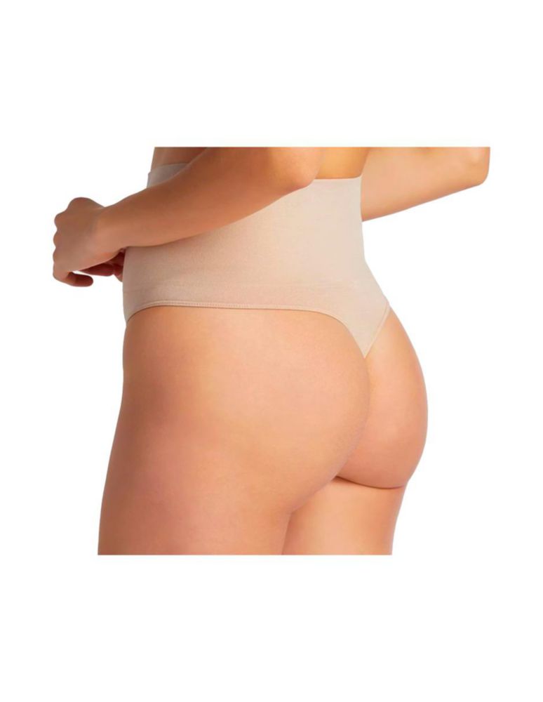 17240-4153-faja-tanga-beige-detras-hd-fondo-bco