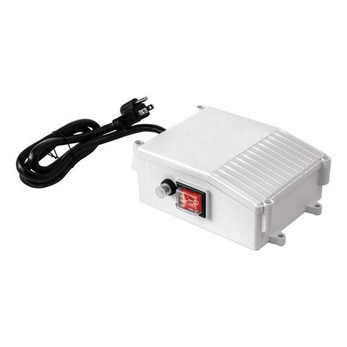 AM3k ofrece la caja de control TRUPER CE-BOS-1LM para bomba tipo bala 1 HP, con protector de sobrecorriente y diseño compacto.