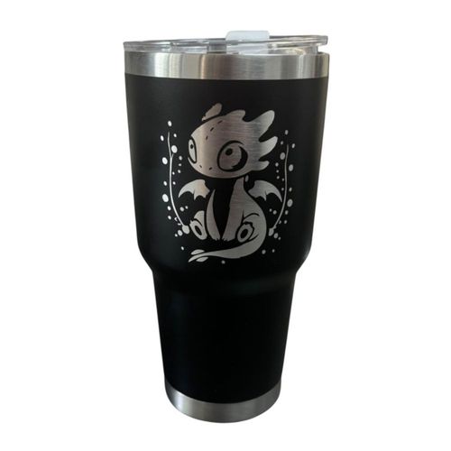 Termo de acero inoxidable color negro con diseño inspirado en Chimuelo. Capacidad es ideal para acompañarte en cualquier momento del día.