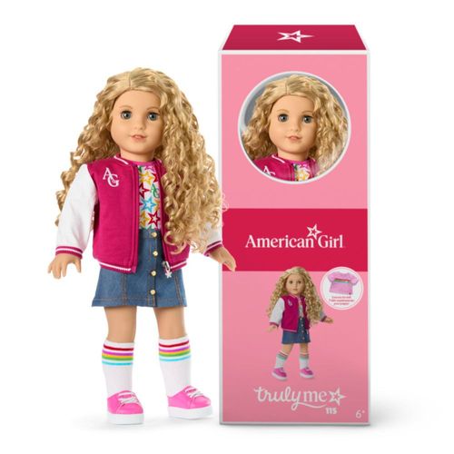 Muñeca American Girl, Truly Me de 18 pulgadas n.° 115 con ojos grises, cabello rubio rizado, piel clara y chaqueta universitaria