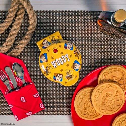 Mini waflera Uncanny Brands Disney Pixar Toy Story Woody - Pequeño electrodoméstico de cocina