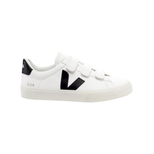 Tenis Veja de campo color blanco con logo negro para mujer