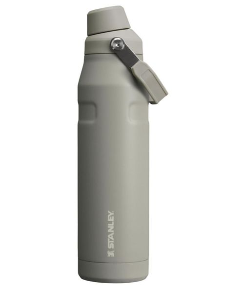 Botella de agua Stanley IceFlow Fast Flow de 1.06 L con aislamiento de ceniza