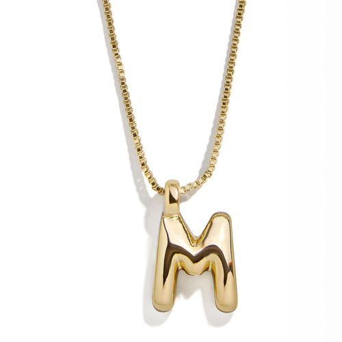 Collar BaubleBar 46 cm de latón bañado en oro con inicial M