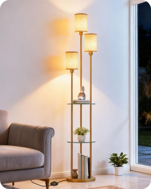Lámpara de pie GOEBLESON de 3 luces con estantes dorados y beige
