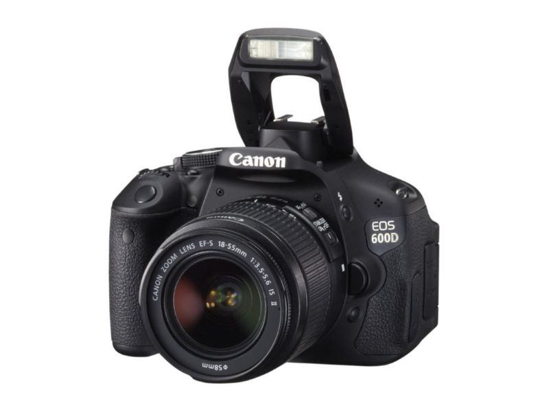 Cámara réflex digital (DSLR) Canon EOS 600D 18 MP con lente de kit