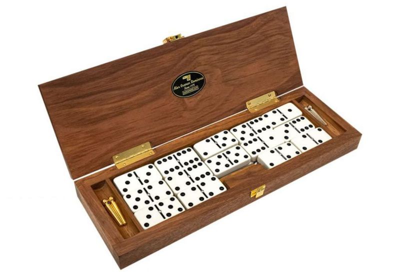Set de Dominó Alex Cramer 28 piezas con caja de nogal y tablero de cribbage