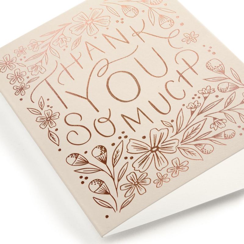 Tarjeta de agradecimiento Minted 5x7" con diseño floral y sobre