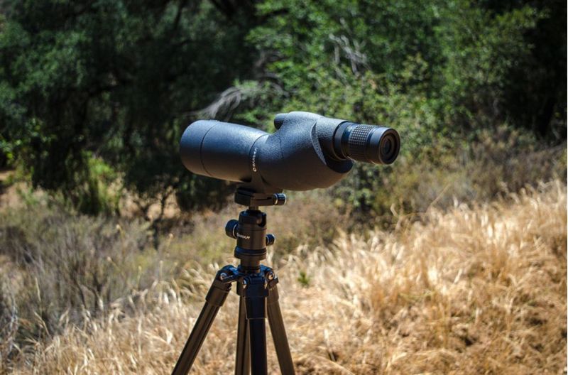 Telescopio Barska 20‑60× 65 mm con Montaje de Trípode Impermeable