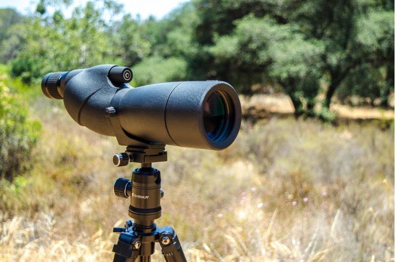 Telescopio Barska 20‑60× 65 mm con Montaje de Trípode Impermeable