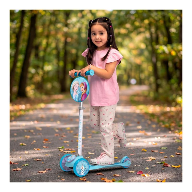 Scooter Frozen Altura Ajustable. Edades 3 a 6 años