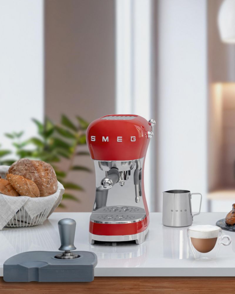 Máquina de espresso Smeg 15 bares roja 120V