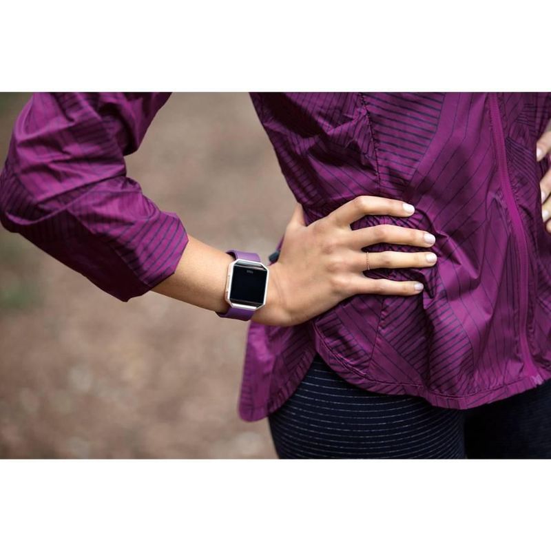 Correa para smartwatch Blaze Classic Fitbit chica color ciruela