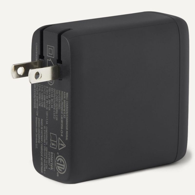 Cargador Amazon Basics 120W USB-C 3 Puertos Nano GaN Negro