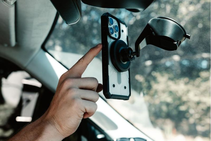 Funda URBAN ARMOR GEAR Pathfinder para iPhone 15 Pro Max