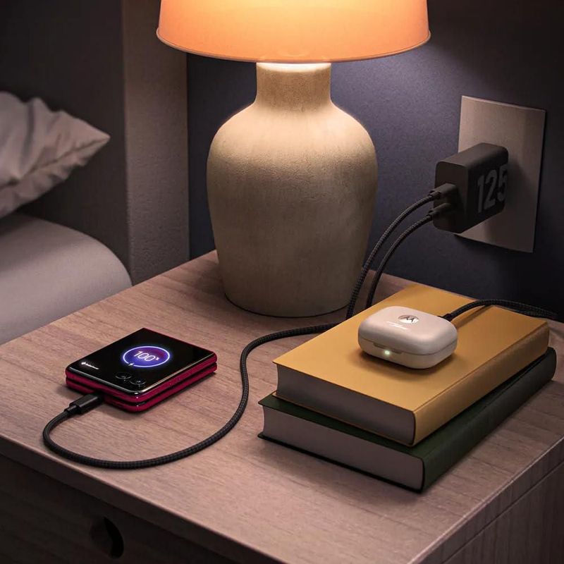 Cargador Motorola TurboPower 125W GaN de doble puerto USB-C