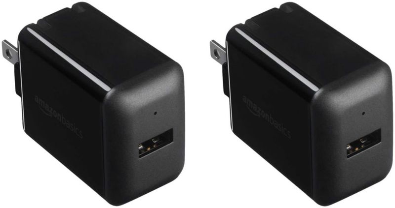 Cargador de pared Amazon Basics 12W USB-A 2.4A para teléfonos x2 negro
