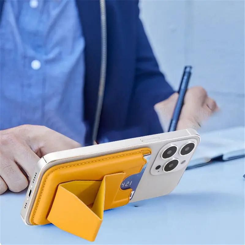 Tarjetero magnético MagSafe para iPhone color café claro