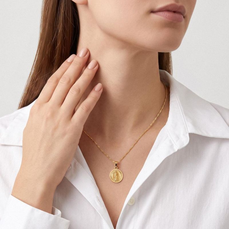 Cadena con Medalla Virgen de guadalupe Diamantada chica 10K Oro