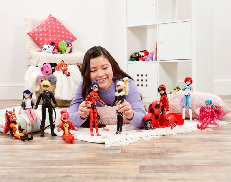 Muñeca de moda BANDAI Rena Rouge 26 cm con accesorios