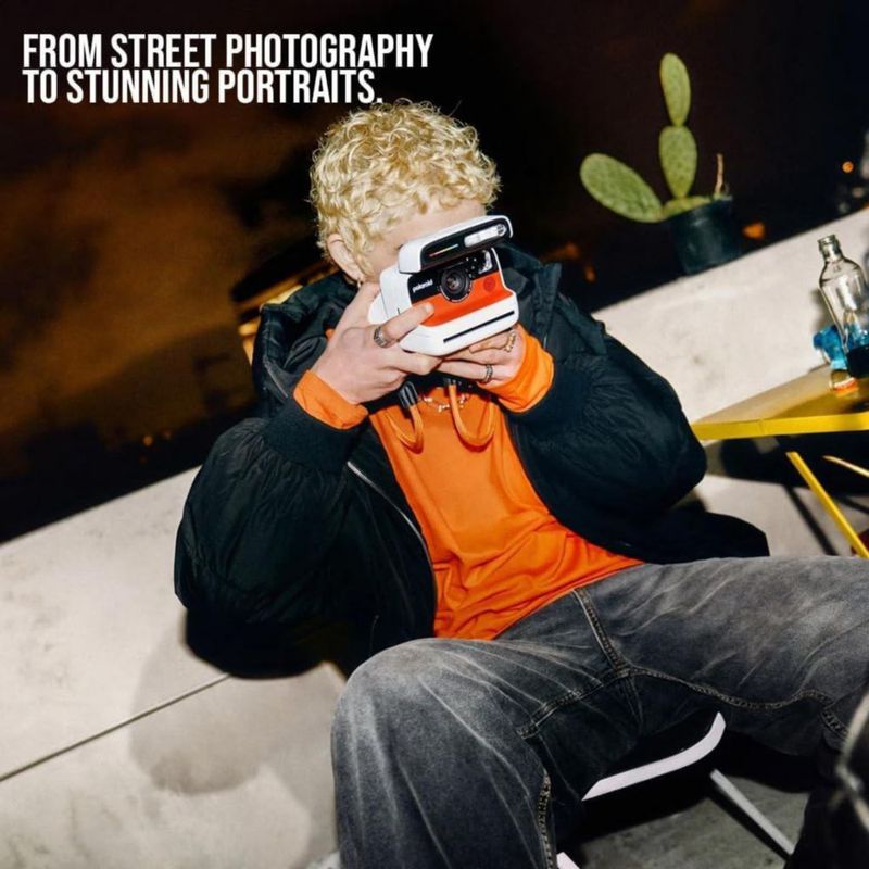 Cámara Polaroid Flip + Paquete de Película (8 fotos) - Negro