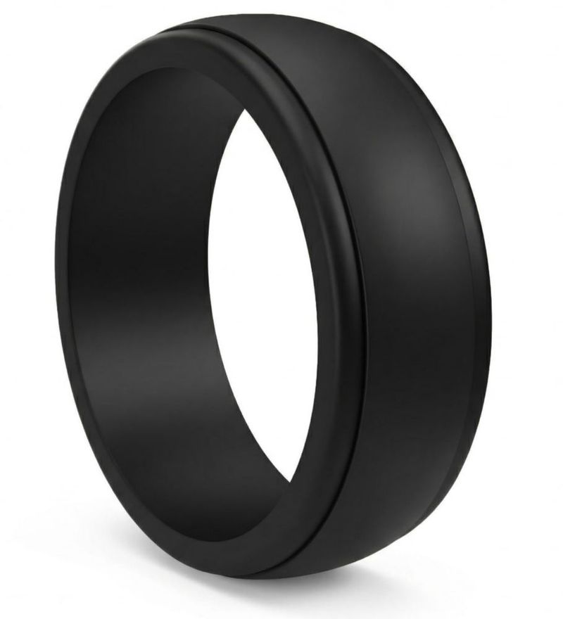 Anillo POPCHOSE talla 9 de silicona negro con borde escalonado