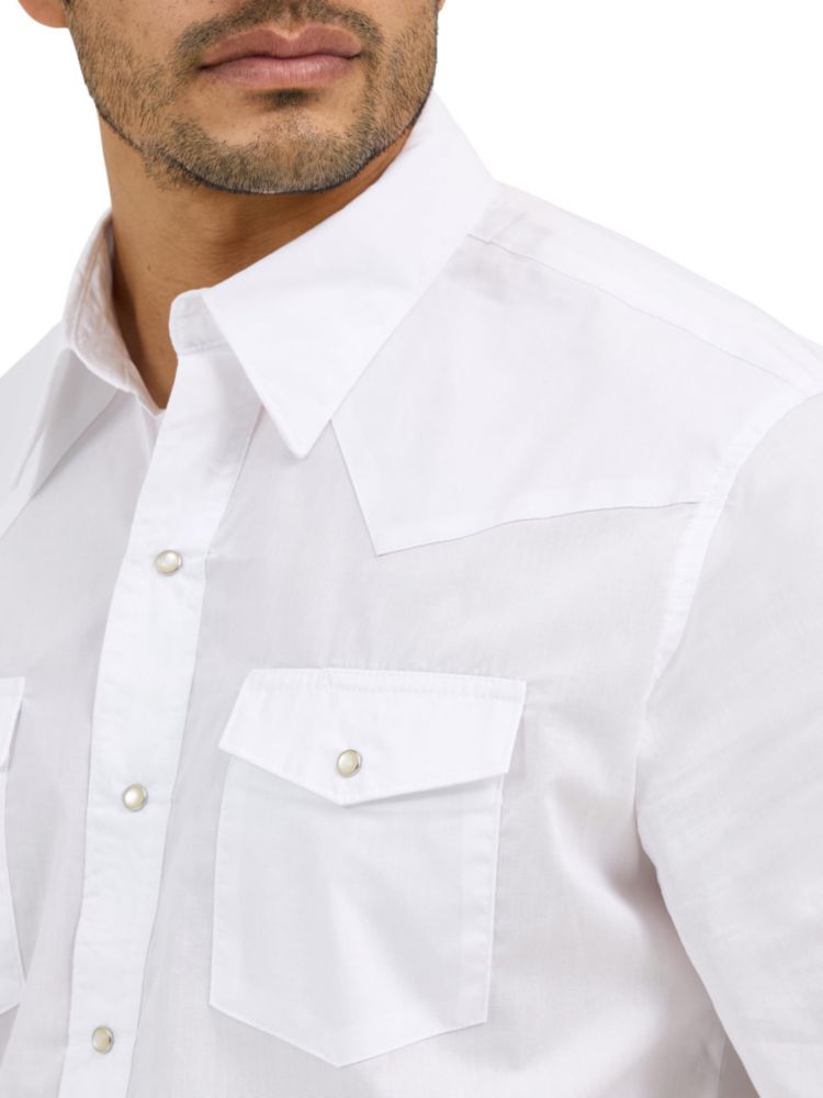 Camisa Wrangler para hombre estilo vaquero básico de manga corta con dos bolsillos y broches a presión – Blanca