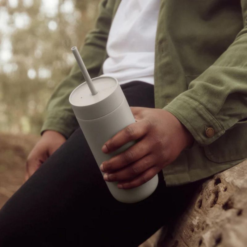 Vaso de Bebida Fellow 568 ml con Tapa y Sorbete