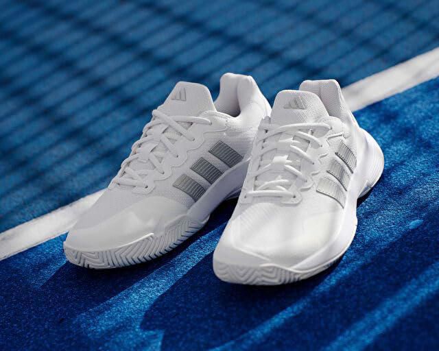 Zapatillas adidas Gamecourt 2 W para mujer blanco/plata talla 6