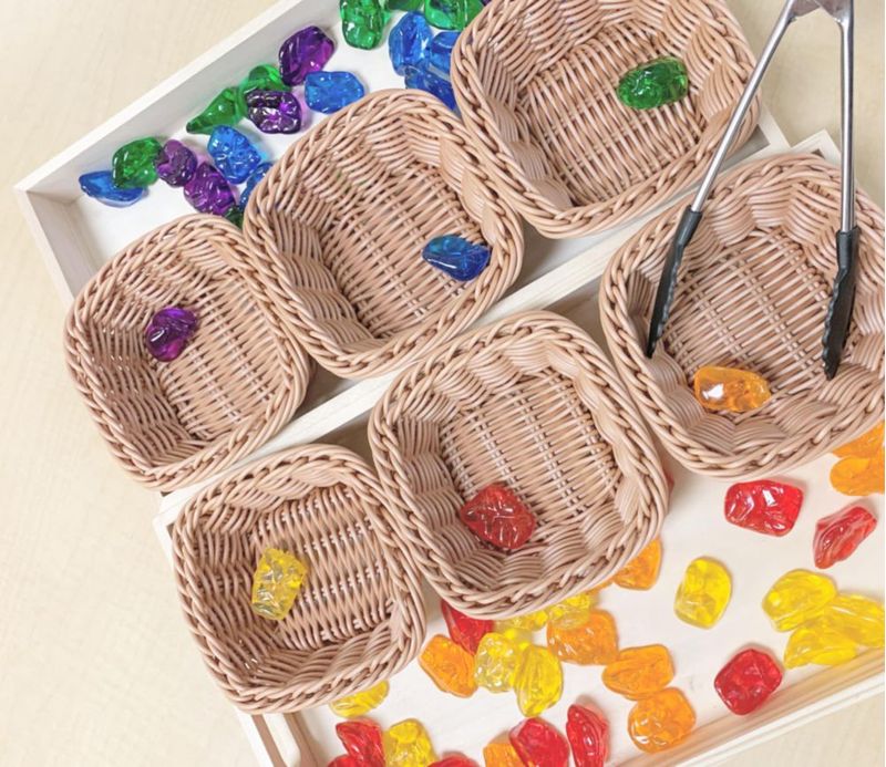 Cestas de mimbre de plástico Constructive Playthings para almacenamiento juego de 12