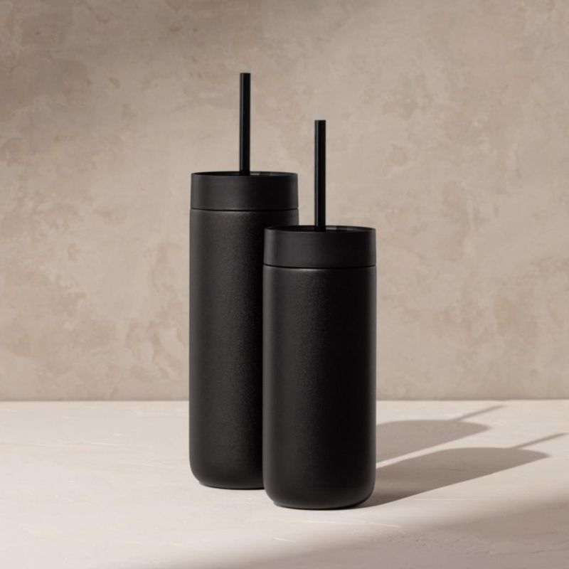 Vaso para beber Fellow 591 ml con tapa de pajilla negra