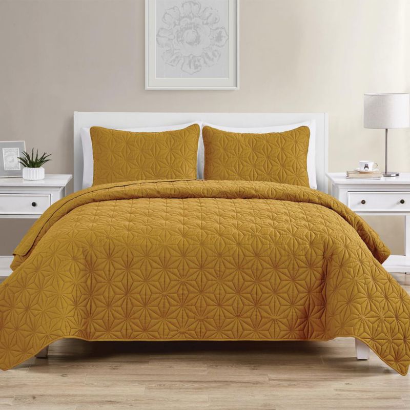 Juego de colcha VCNY Home Full/Queen de 3 piezas en dorado