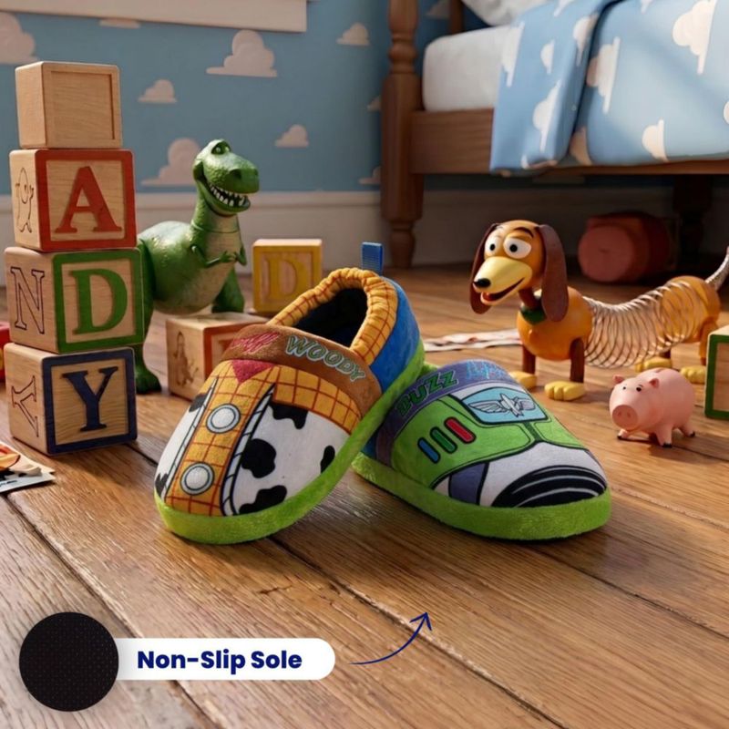 Pantufla Disney Toy Story de peluche estilo A y con diseño cartoon