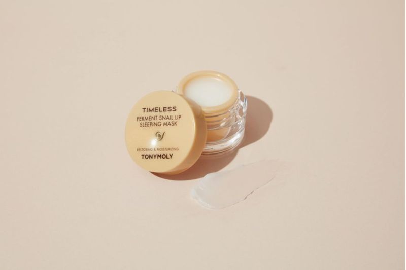 Mascarilla de labios nocturna TONYMOLY con manteca de cacao y ácido hialurónico