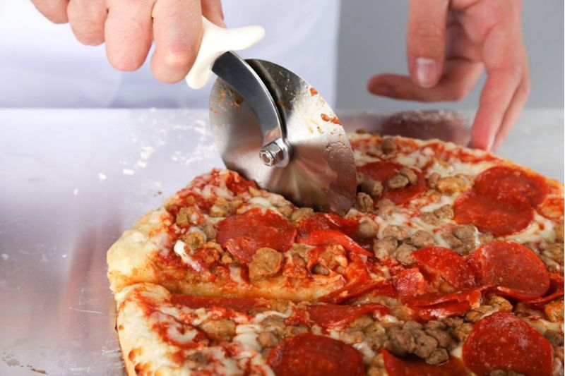 Cortapizzas Dexter 7 cm de acero al carbono con mango