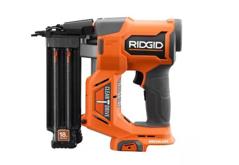 Clavadora de clavos de acabado RIDGID 18V sin escobillas 2-1/8 pulg.
