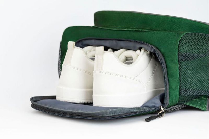 Mochila de Tenis Crafted Living de 46 cm con Compartimento Verde para Zapatos