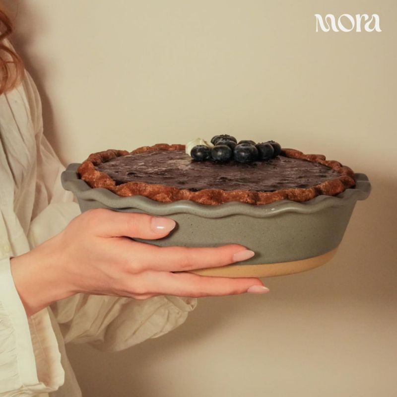 Molde para tarta MORA cerámico de 23 cm profundo y acanalado (gris pimienta)