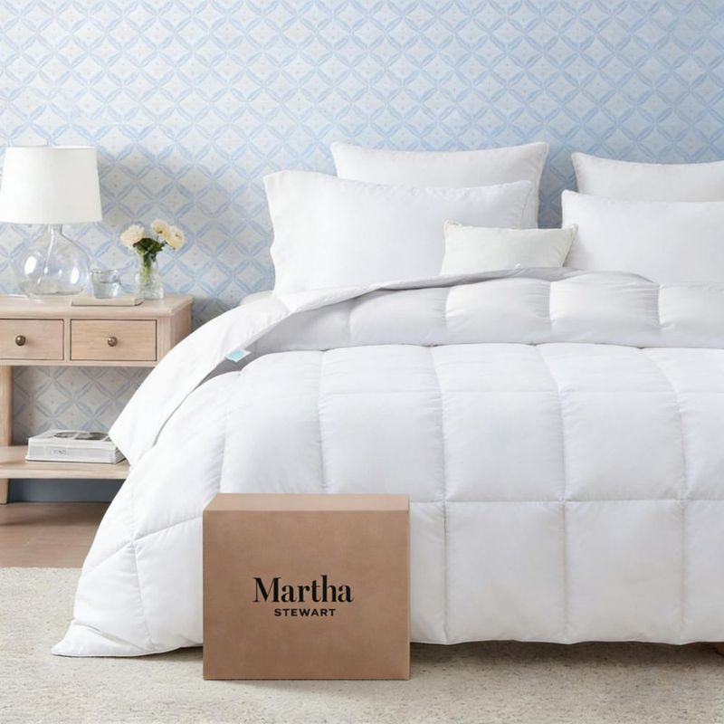 Edredón Martha Stewart de Fibra de Plumón y Plumas de Ganso Blanco – Tamaño Queen