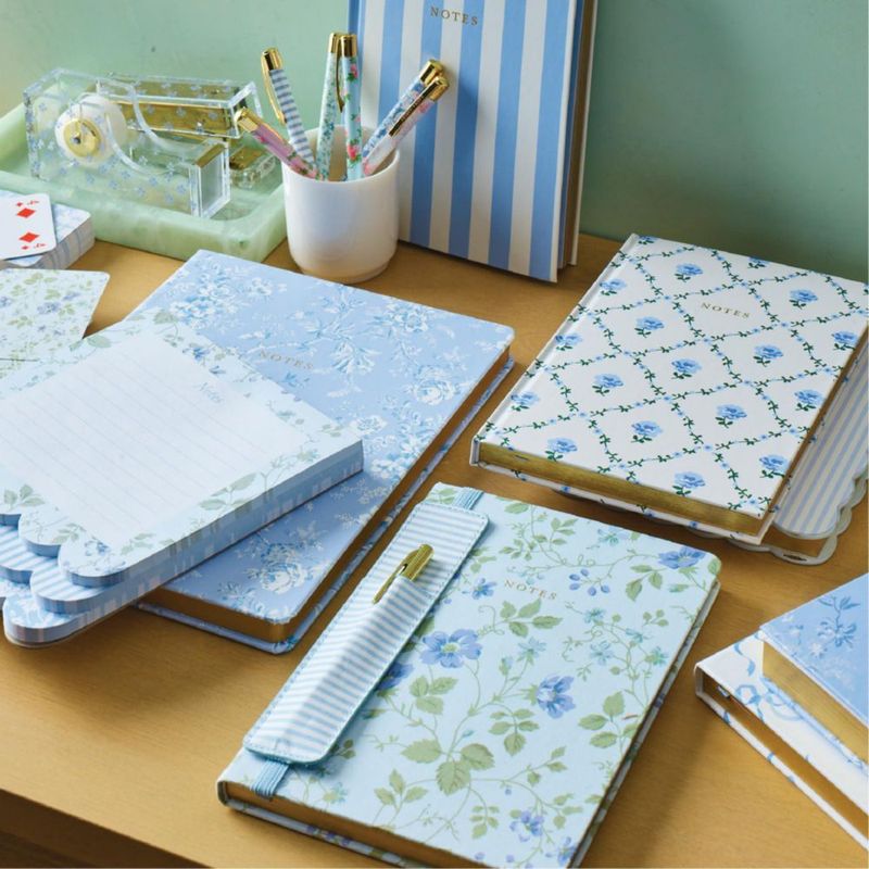 Set de 3 bolígrafos Laura Ashley – diseño floral con acentos dorados