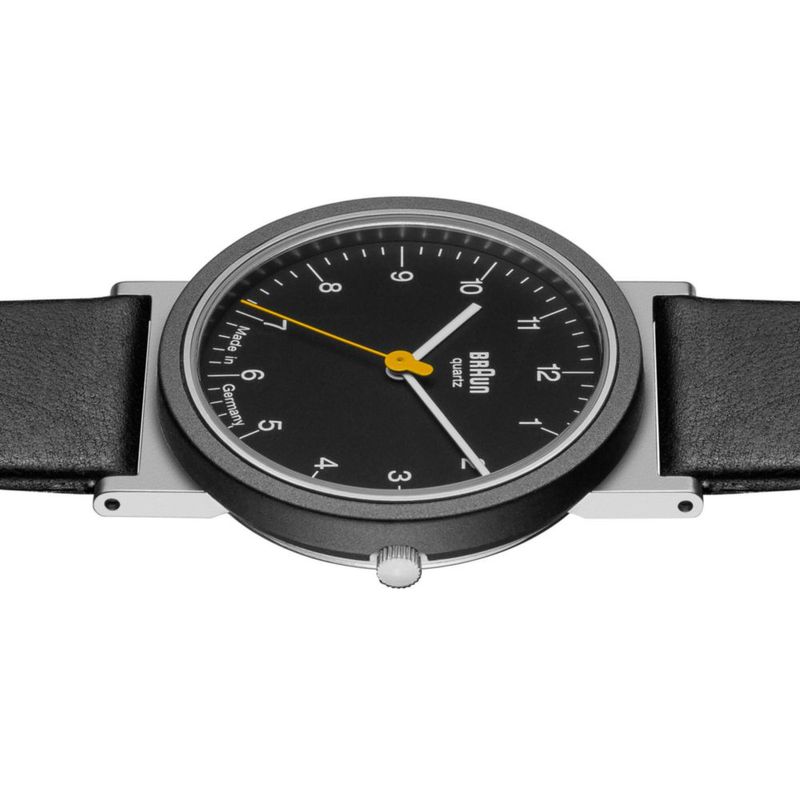 Reloj Braun AW10 negro con correa de cuero y ventana de fecha