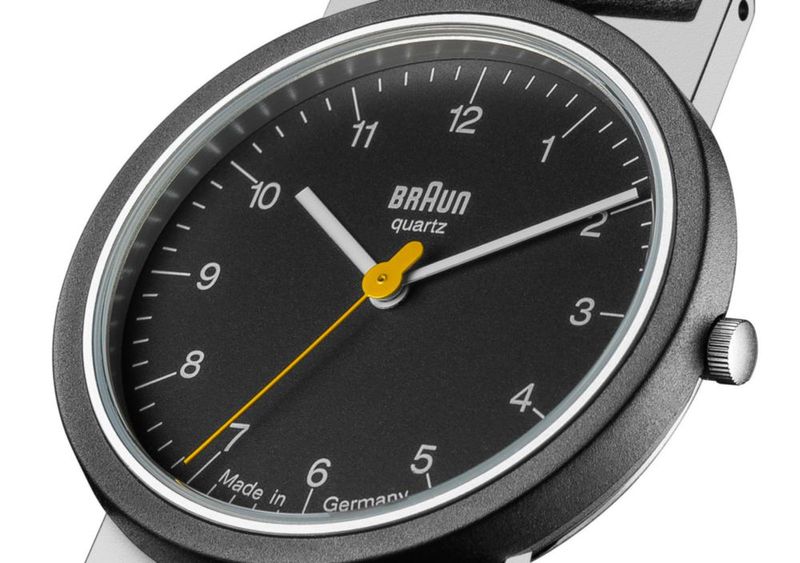 Reloj Braun AW10 negro con correa de cuero y ventana de fecha