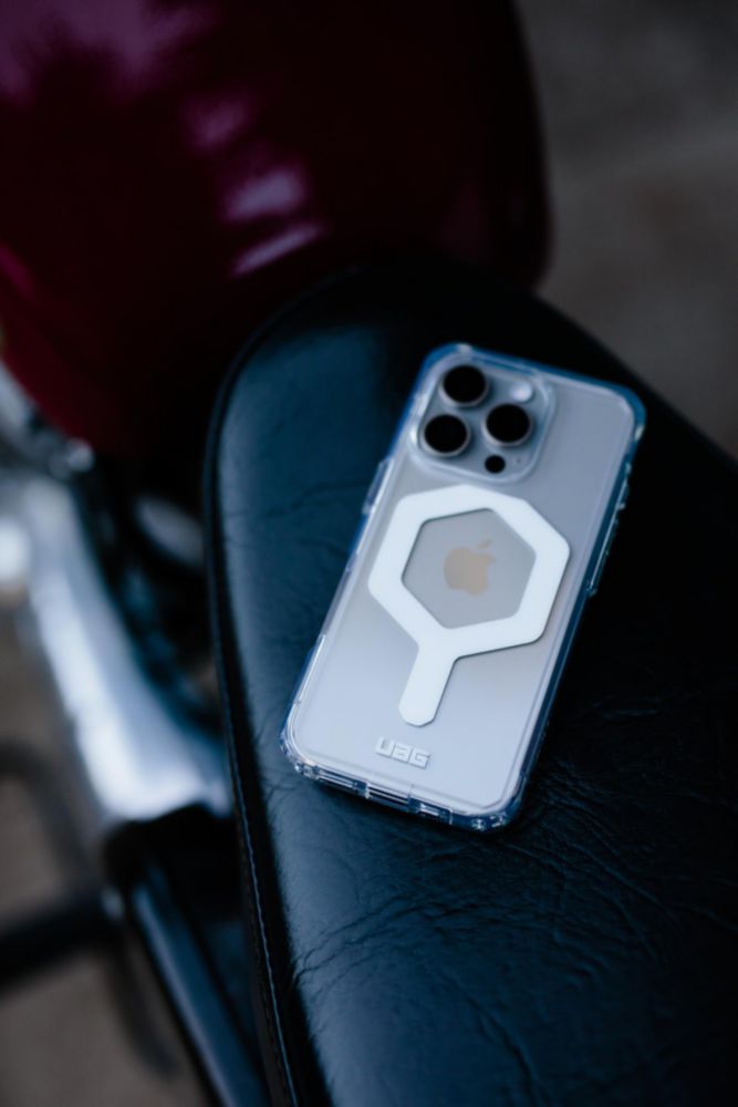 Funda UAG Plyo para iPhone 16 Pro Max compatible MagSafe Ice/Silver