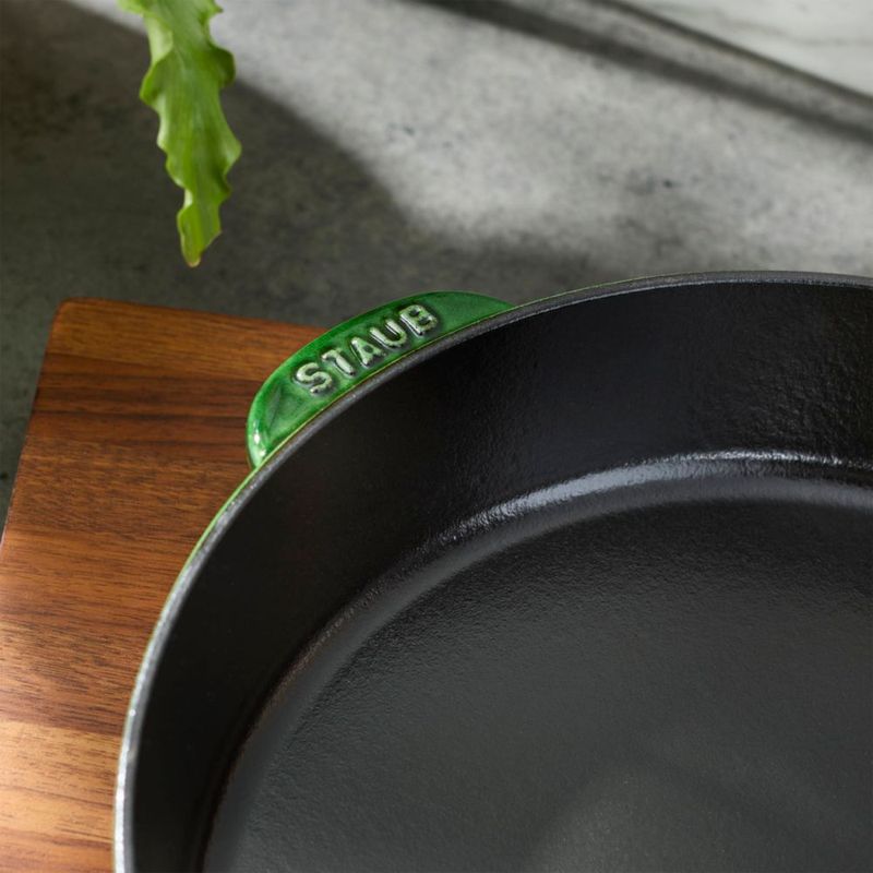 Sartén tradicional STAUB 28 cm verde albahaca de hierro fundido