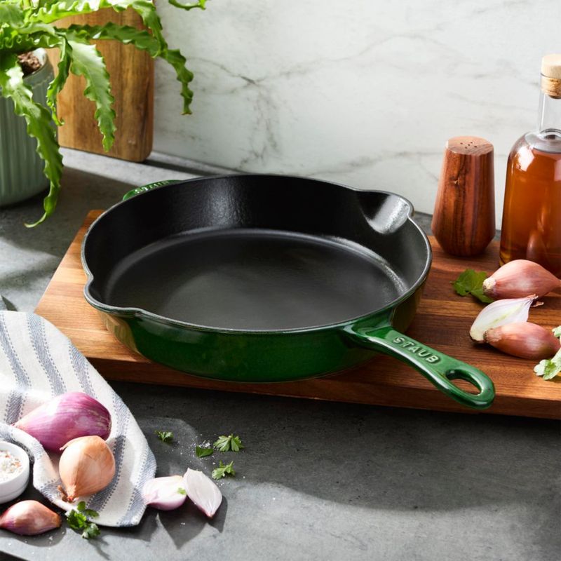 Sartén tradicional STAUB 28 cm verde albahaca de hierro fundido