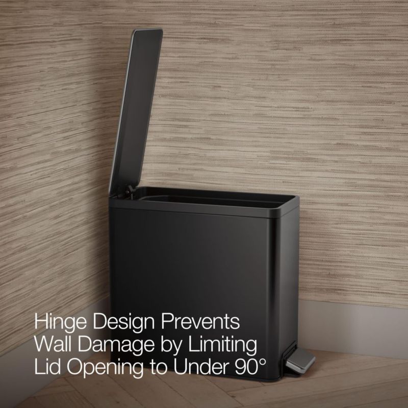 Cubo de basura Kohler de 95 L con pedal negro de acero inoxidable