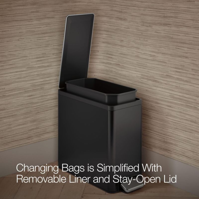 Cubo de basura Kohler de 95 L con pedal negro de acero inoxidable