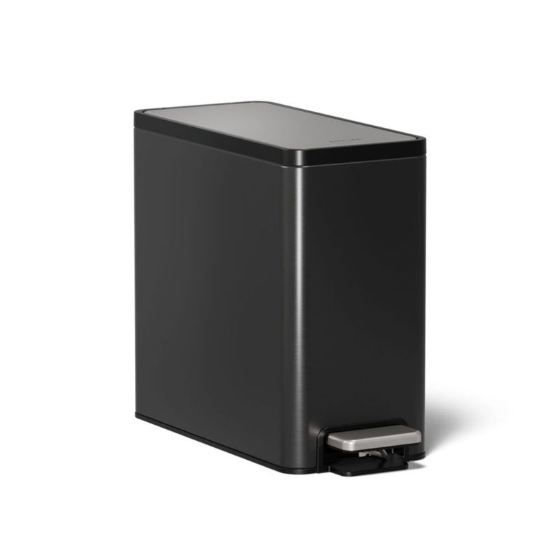 Cubo de basura Kohler de 95 L con pedal negro de acero inoxidable